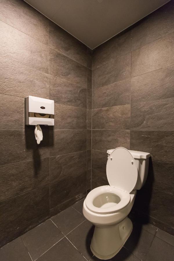 Canvas Black Guesthouse بوسان المظهر الخارجي الصورة