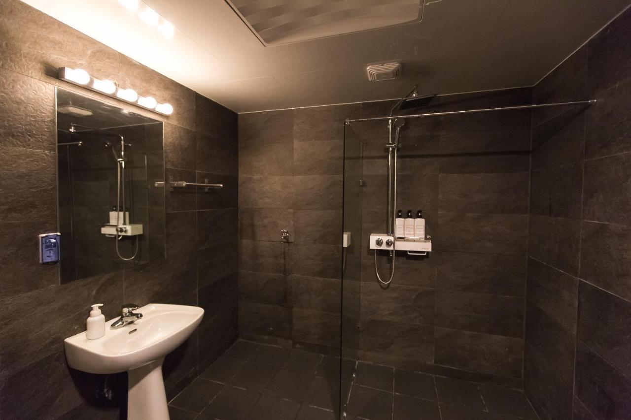 Canvas Black Guesthouse بوسان المظهر الخارجي الصورة