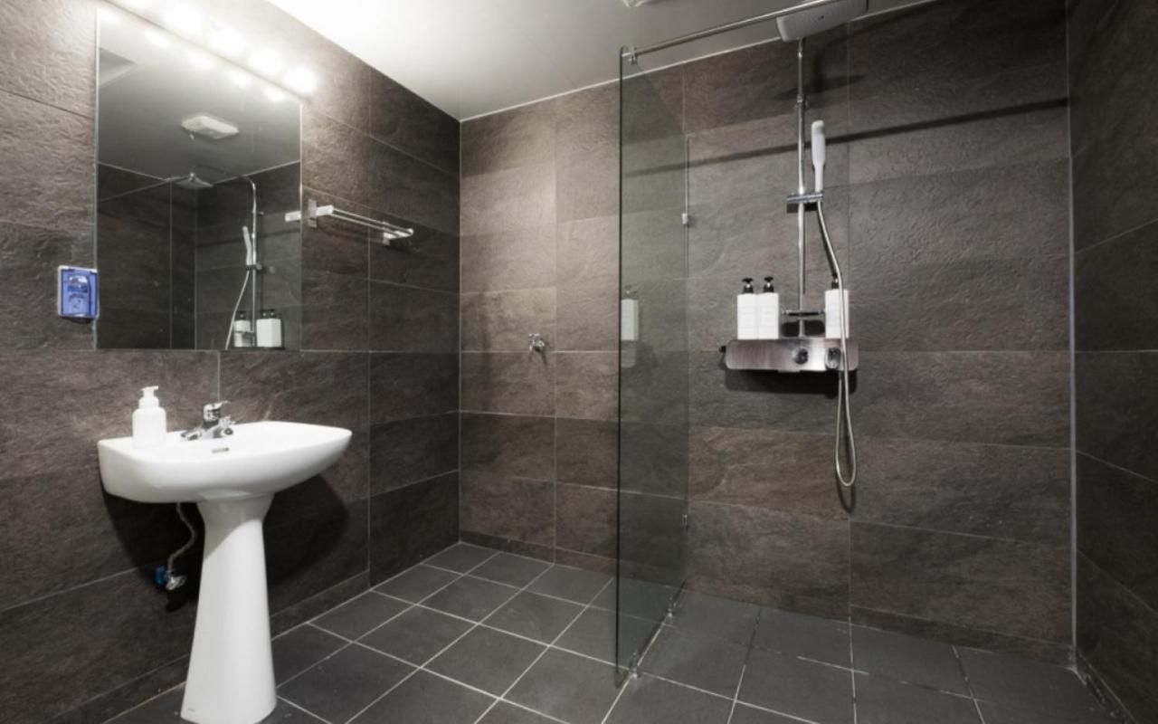 Canvas Black Guesthouse بوسان المظهر الخارجي الصورة